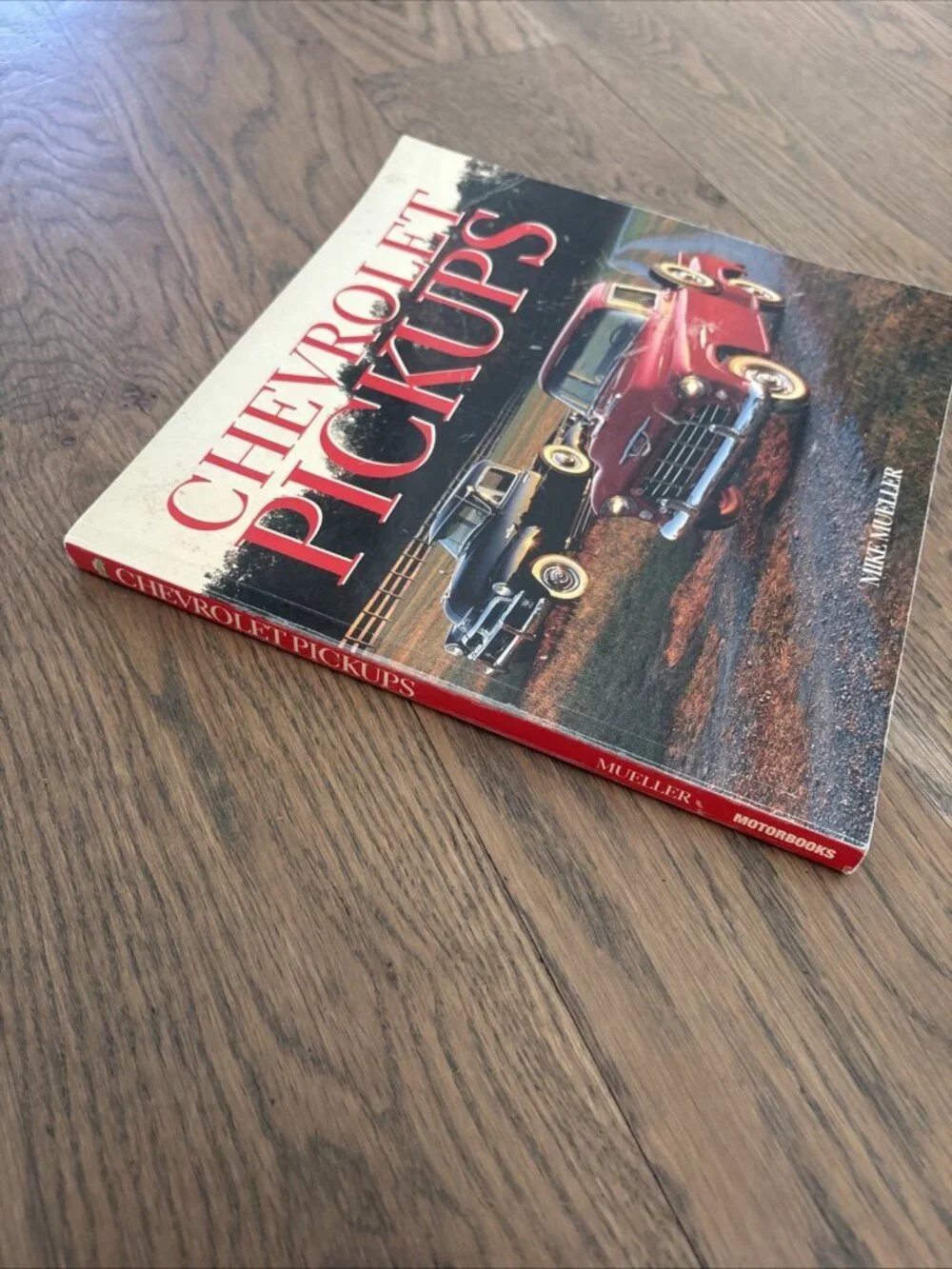 Chevrolet Pickups by Mike Mueller (Paperback / Softback)